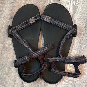 Barefoot Black Strappy Sandals